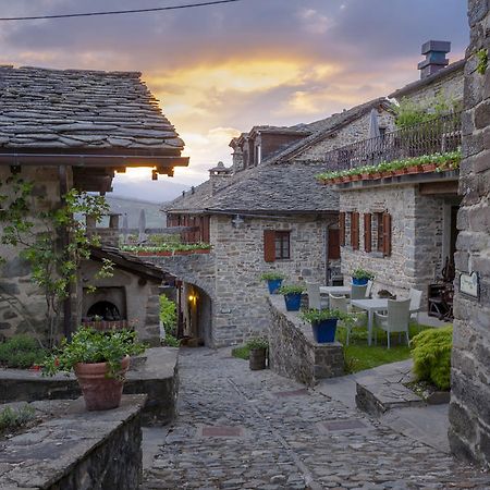 Borgo Casale Guest House Albareto  Bagian luar foto