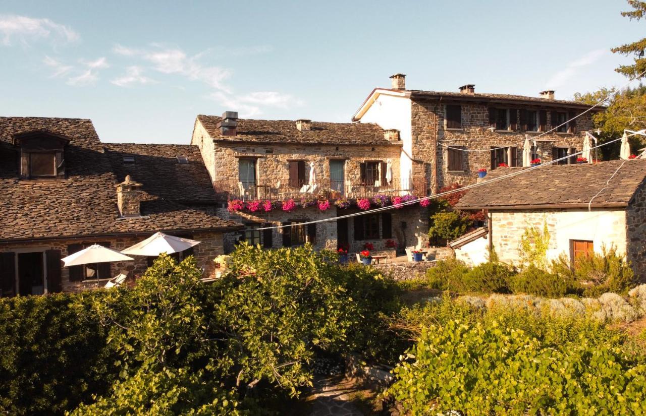 Borgo Casale Guest House Albareto  Bagian luar foto