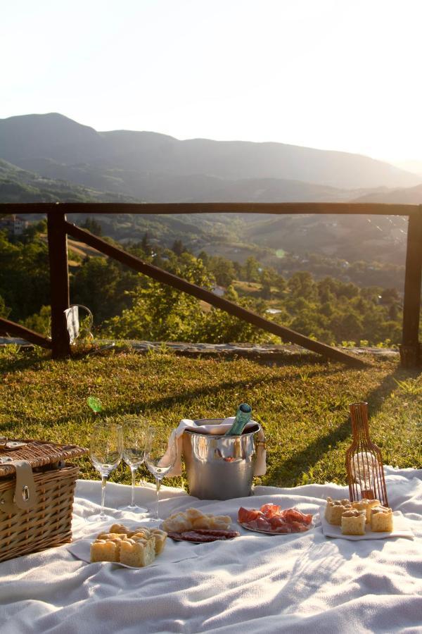 Borgo Casale Guest House Albareto  Bagian luar foto