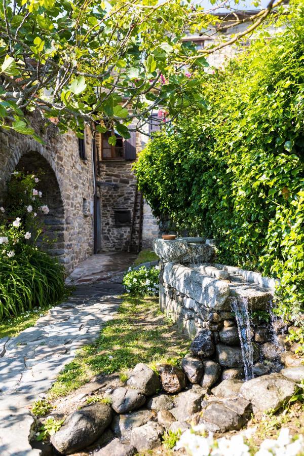 Borgo Casale Guest House Albareto  Bagian luar foto