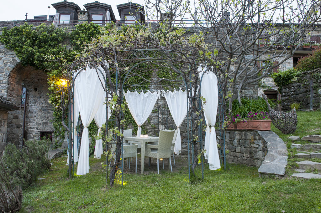 Borgo Casale Guest House Albareto  Bagian luar foto