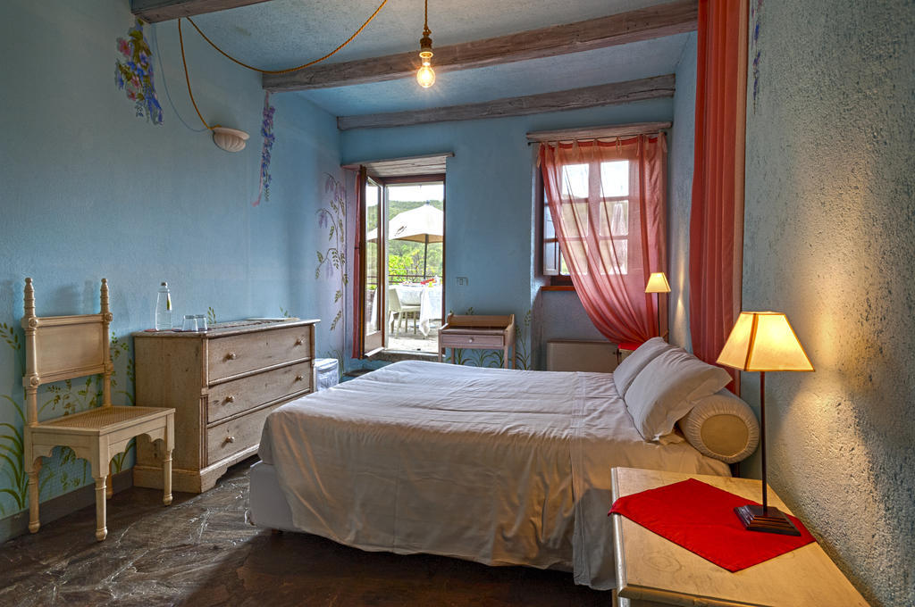 Borgo Casale Guest House Albareto  Ruang foto